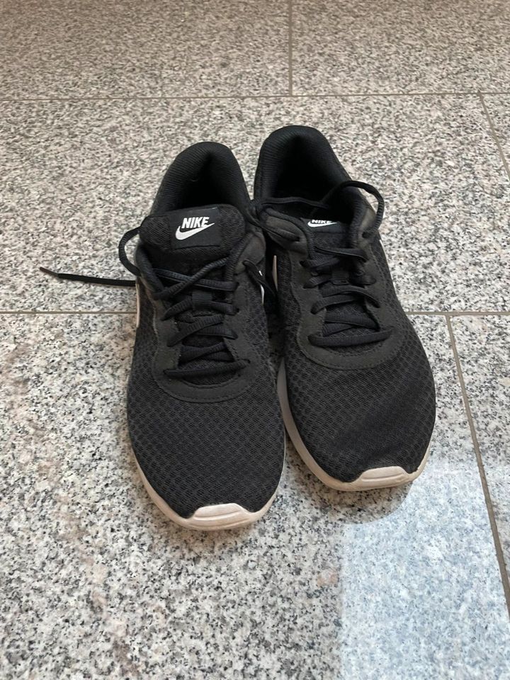 Nike schwarze Sportschuhe/Laufschuhe Größe 41 in Baden-Württemberg -  Schorndorf | eBay Kleinanzeigen ist jetzt Kleinanzeigen