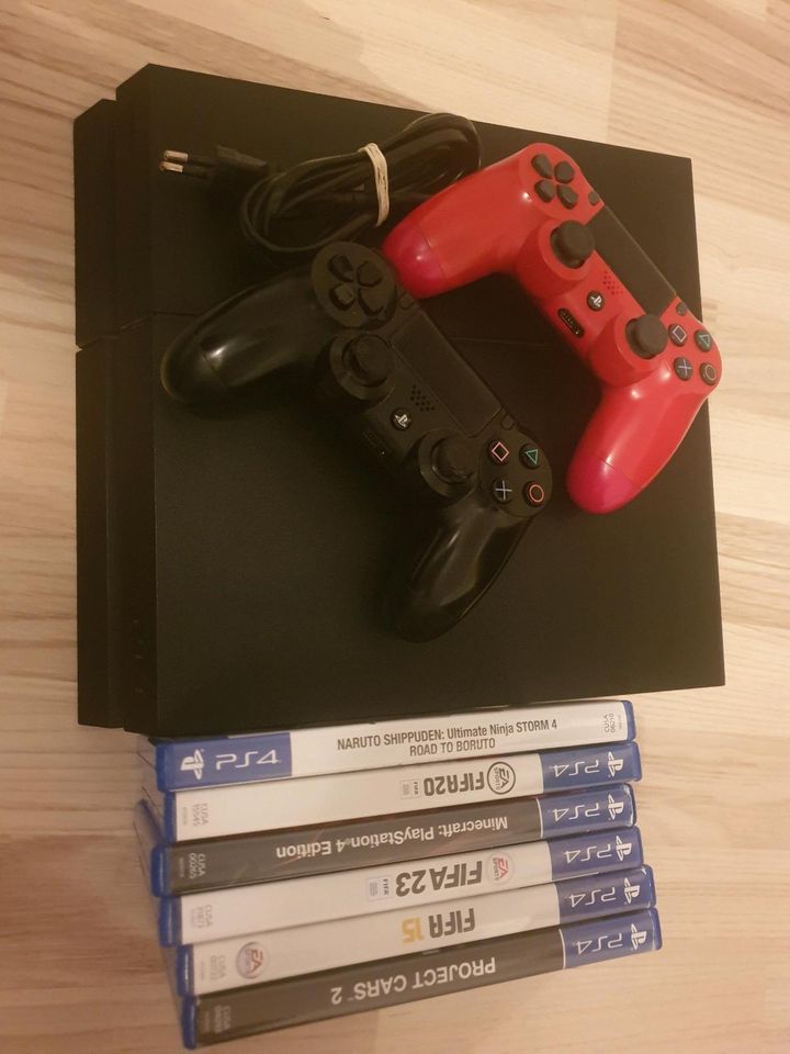 Playstation 4 mit 2 Controller und 6 Spiele in Neuenrade