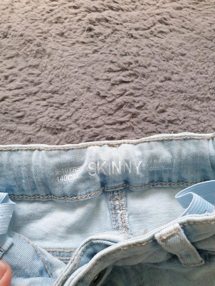 Kinder Jeans Hosen für Jungs in gr.140 in Wuppertal