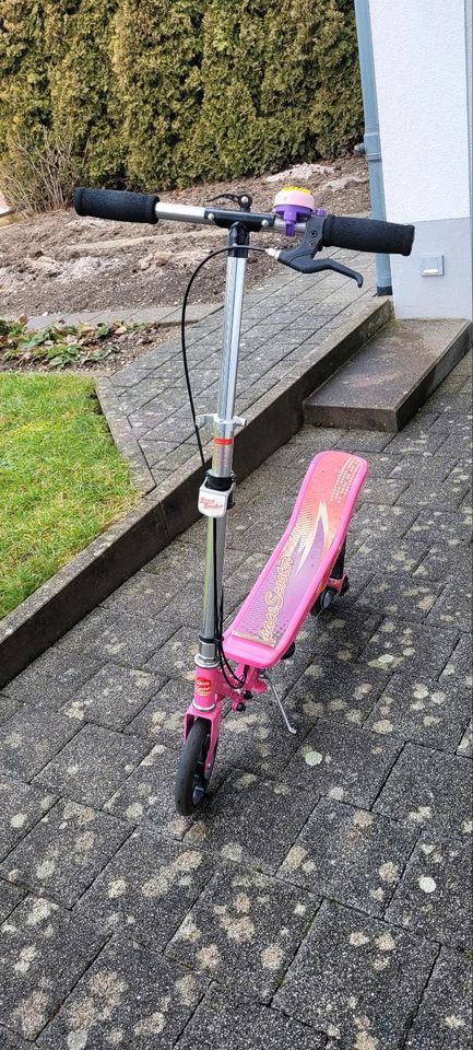 Wipproller Space Scooter in Deilingen