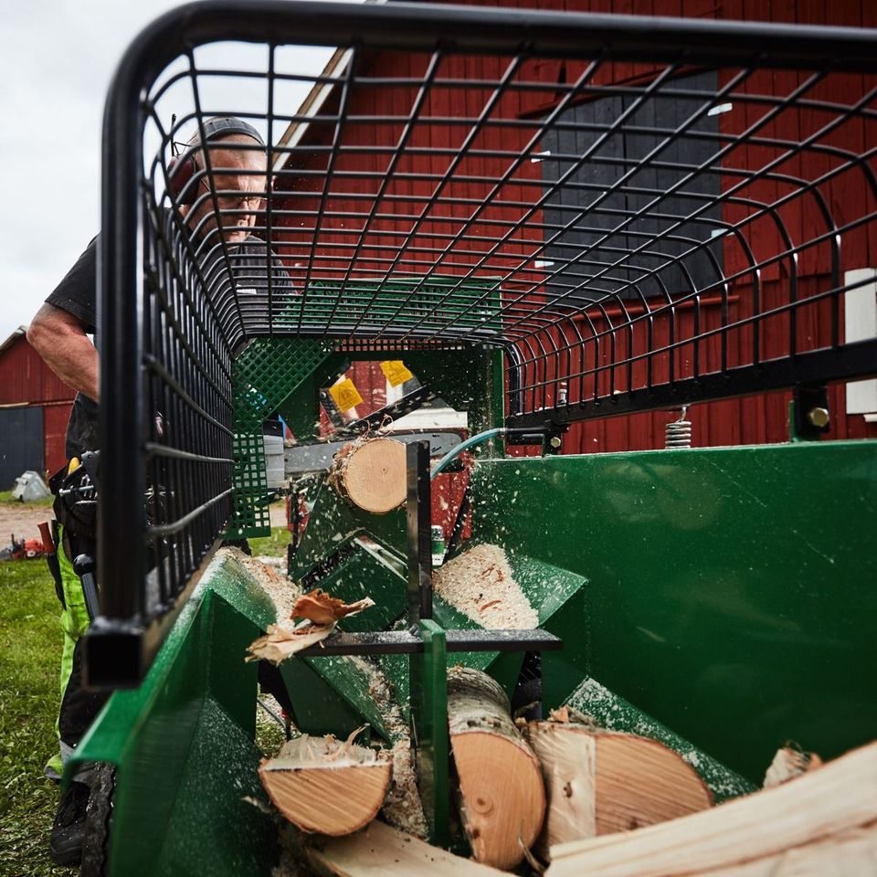 Holzspalter mit Elektromotor Kaminholzspalter Brennholzspalter in Höchberg