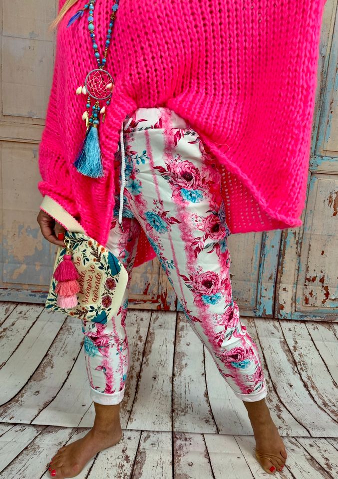 Oversize Grobstrick Pullover „Happy Me“ &  Joggpants „flowers“ in Bochum