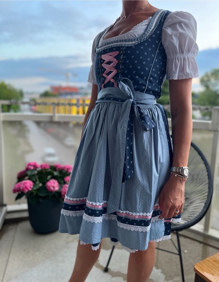 Original Distler Dirndl inkl. Schürze und Bluse in München