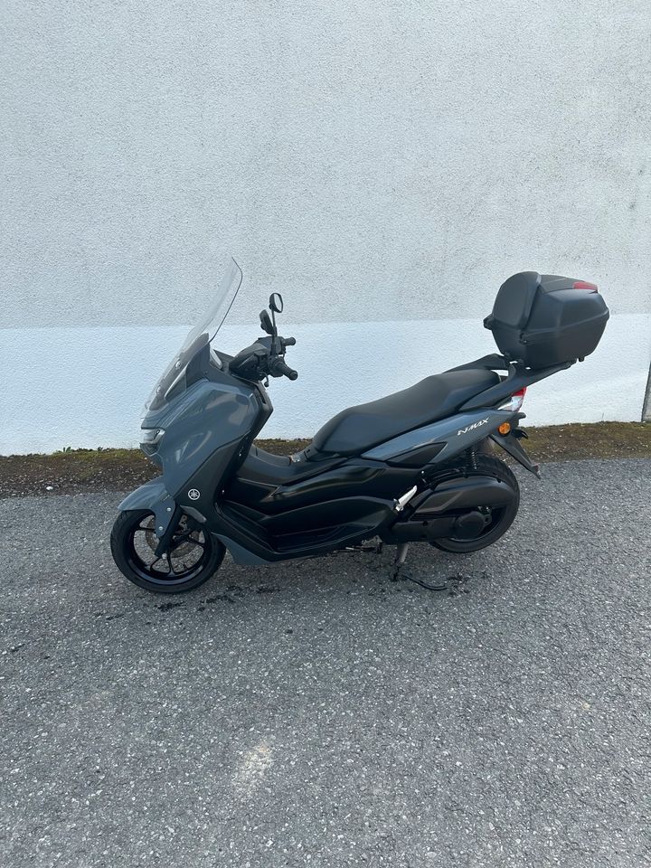 YAMAHA GMAX 125 Roller Koffer Windschild A1 B196 in Winnenden