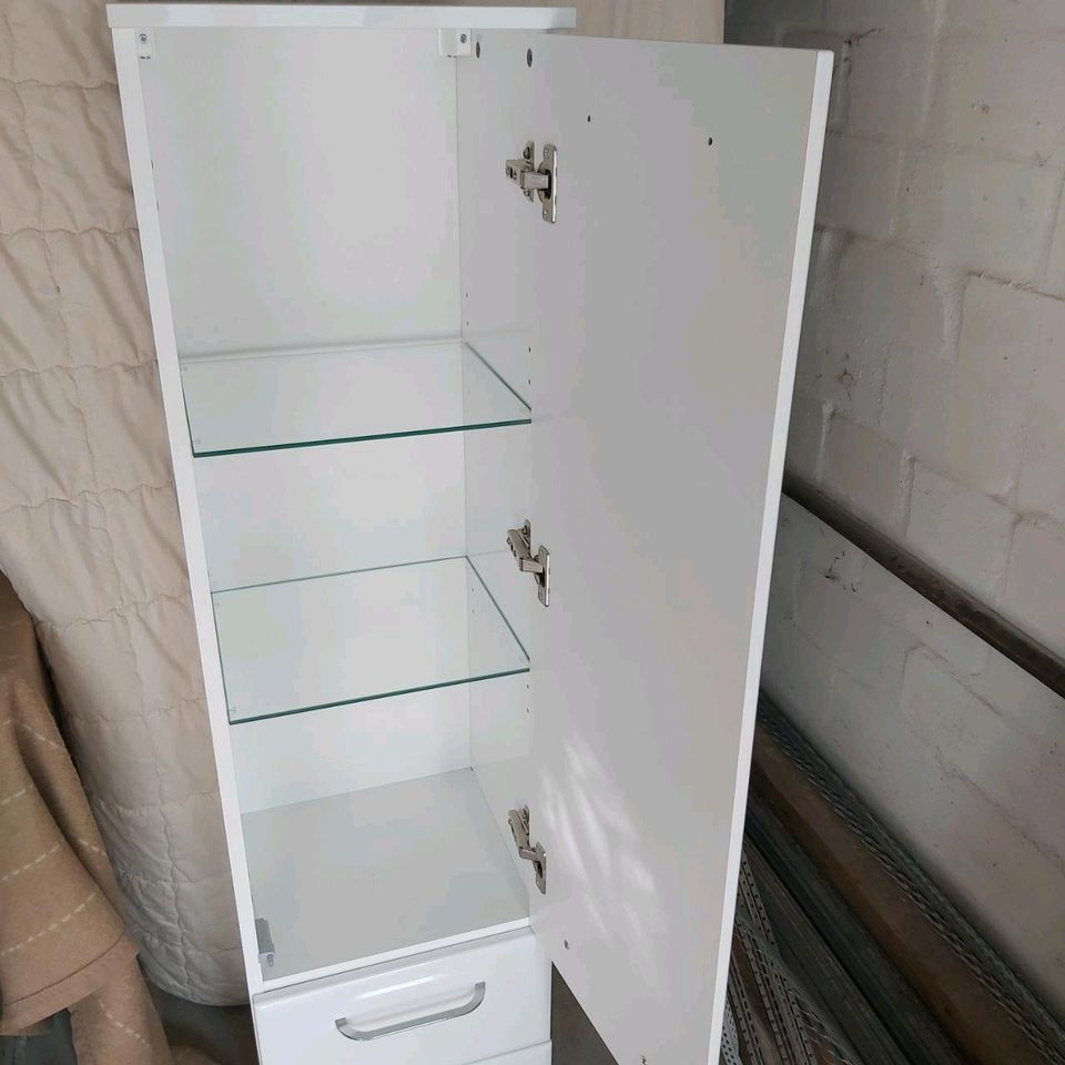 Bad-Midischrank weiss fast neu, 137 H 32 T 35 B in Bremen