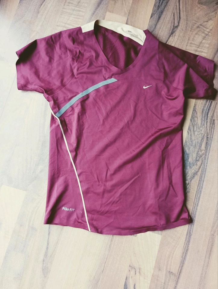 Nike Sport Shirt Laufshirt Gr. 38 in Heidesheim
