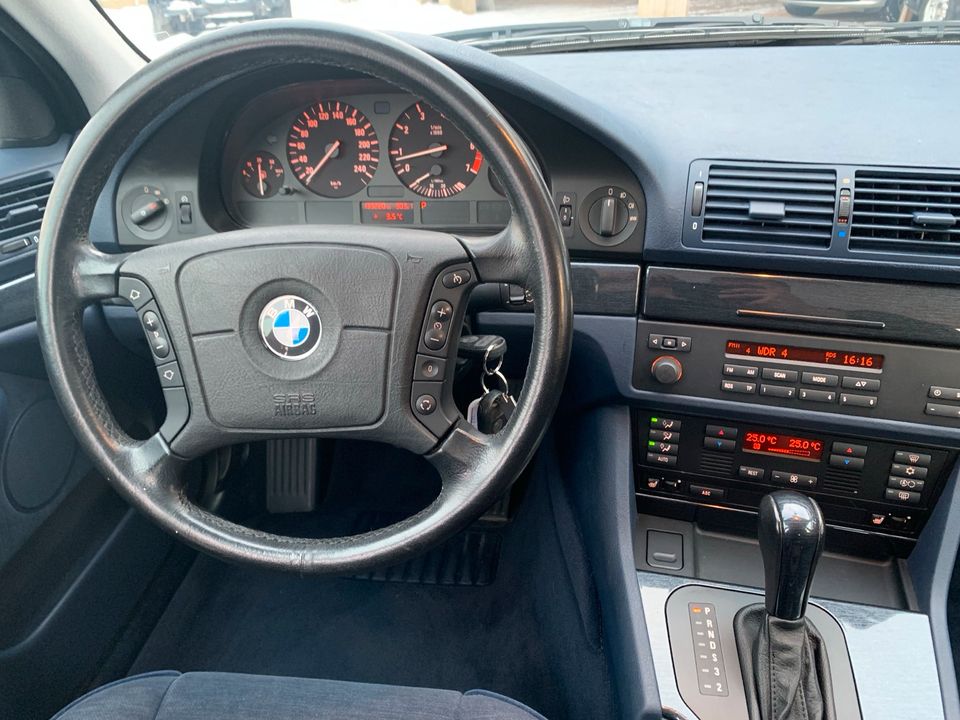 BMW E39 523i *erst 133tkm* *Automatik* *Shz* *Klima* *Scheckheft* in Willebadessen