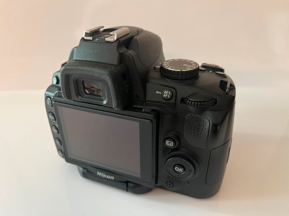 Nikon Digitale Spiegelreflexkamera D5000 nur 6700 Auslösungen in Nahe