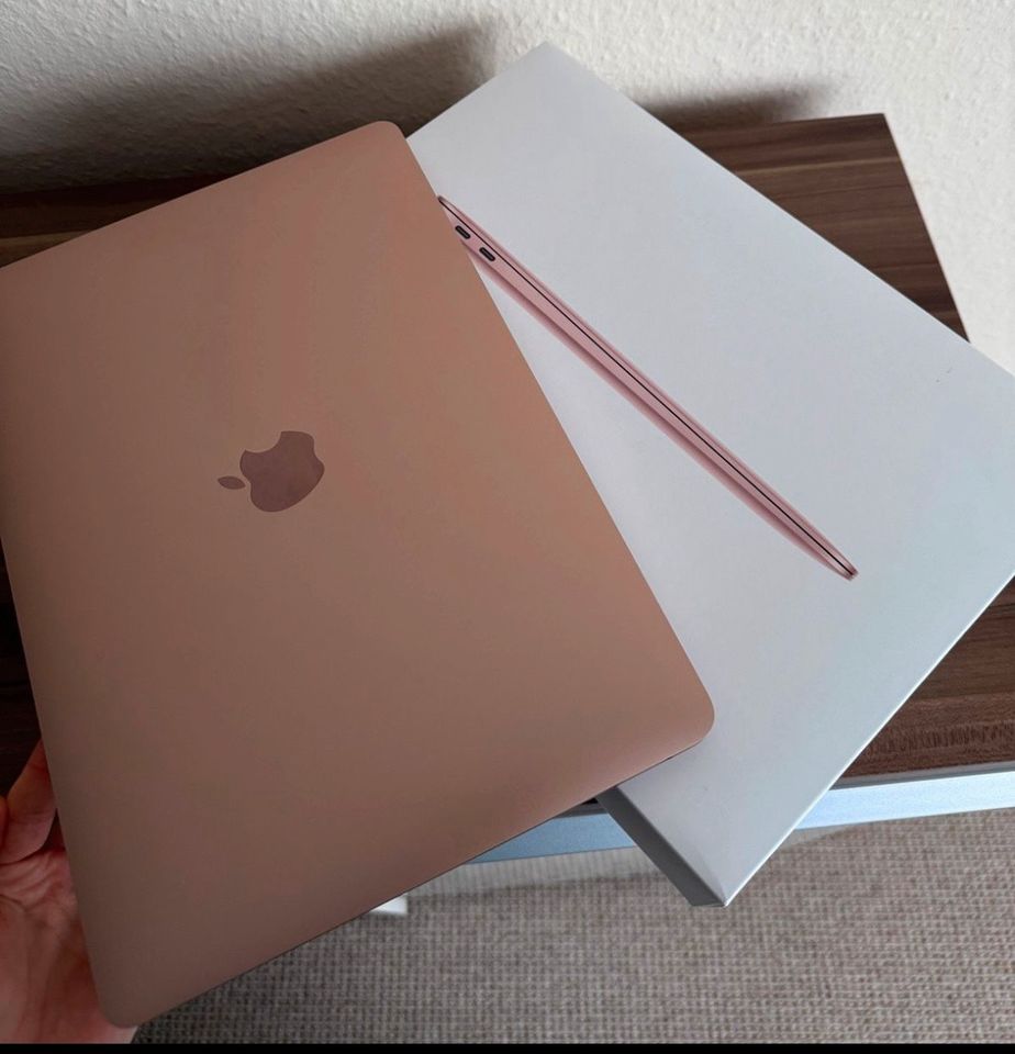 MacBook Air mit Apple M1 Chip 256 GB SSD Roségold in Halle