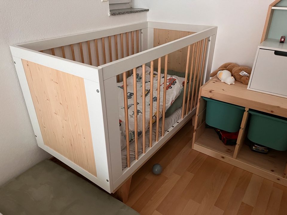 Gitterbett Babybett Holz / weiß in Karlsruhe