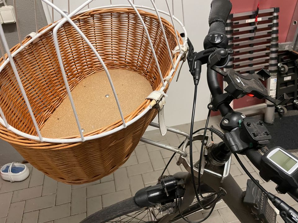 Hundefahrradkorb mit Lenkerbefestigung (Hund 8 kg) in Dresden