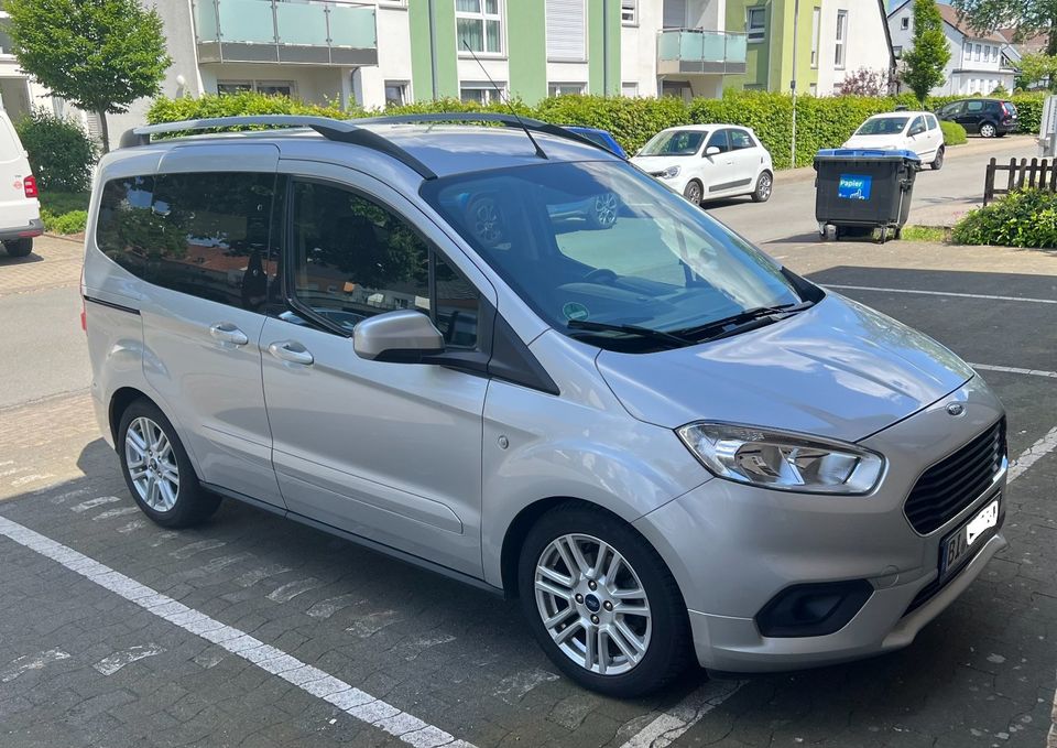 Ford Tourneo Courier Titanium 2020/2 1,5 TDCi 74KW in Bielefeld