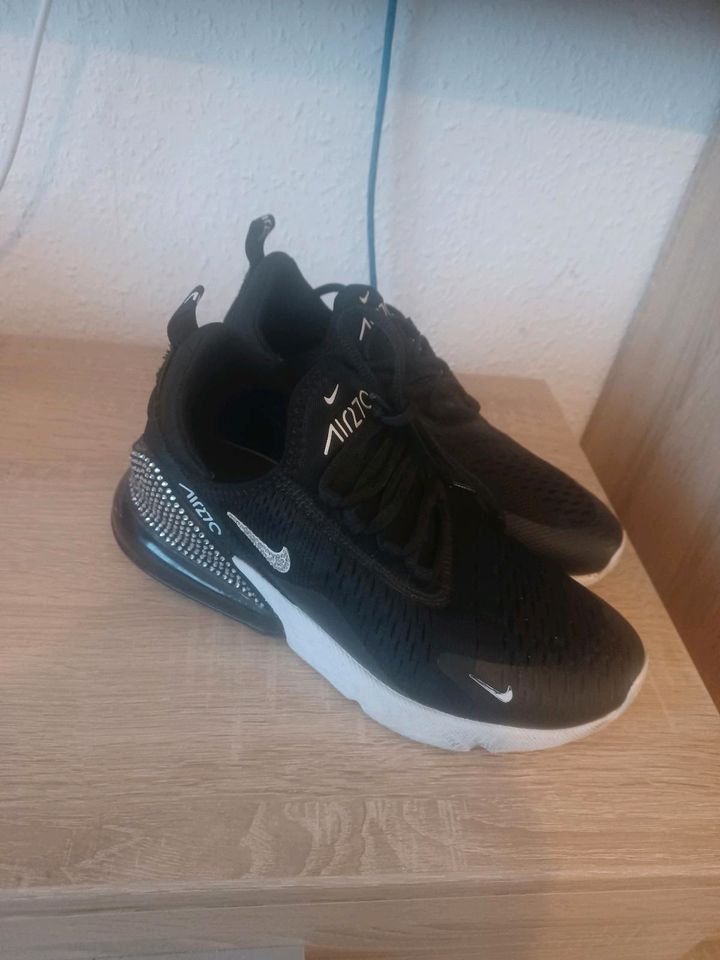 Nike 270 gr.40 schwarz Turnschuhe Sneakers Sportschuhe in Gießen