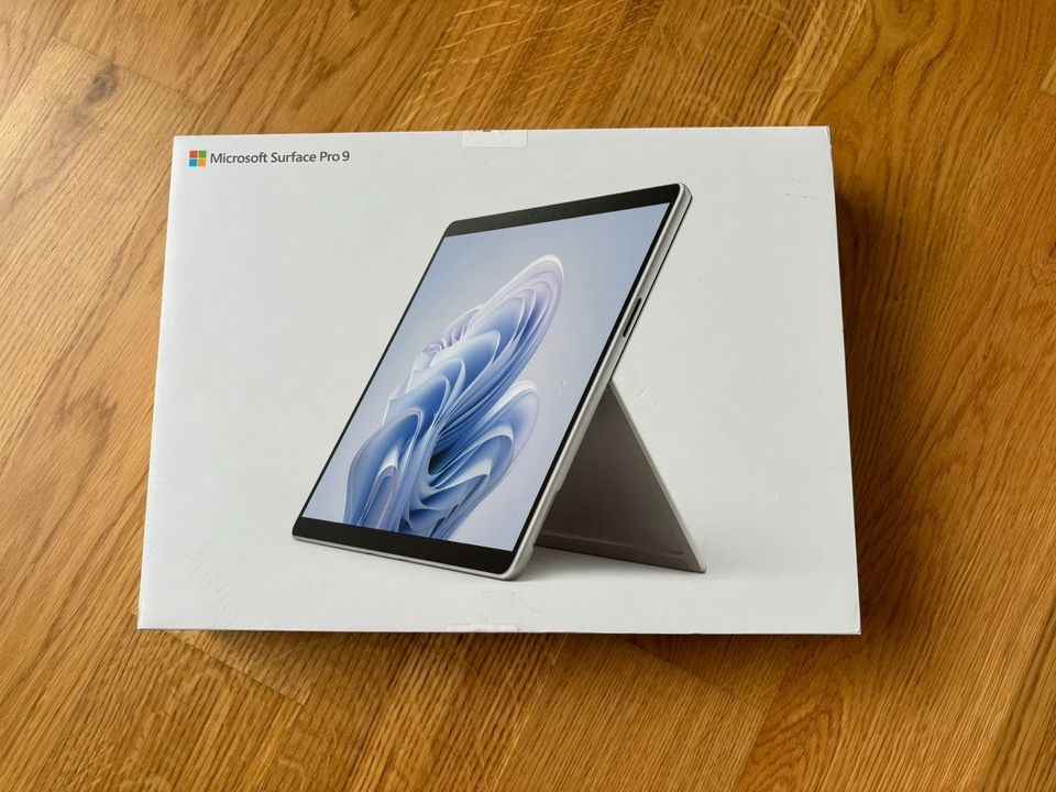 Microsoft Surface Pro 9, 13", Intel Core i5-1235U, 8 GB, 256 in Kiel