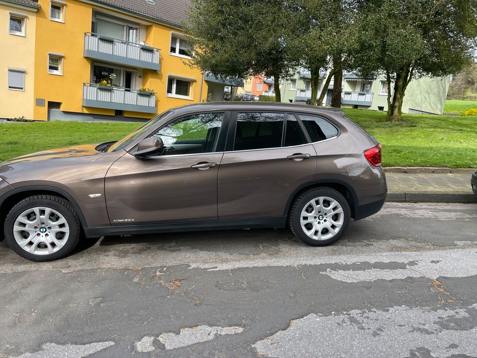 BMV. X1 xDrive 23d Navi Prof, Leder PDC Kamera AHK in Solingen