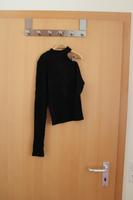 einseitig schulterfreies schwarzes Langarmshirt von Bershka Baden-Württemberg - Altbach Vorschau