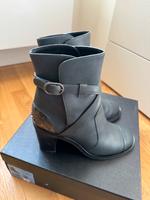 Chanel Stiefelette Ankle Boots Gr. 39,5 €990 Berlin - Wilmersdorf Vorschau
