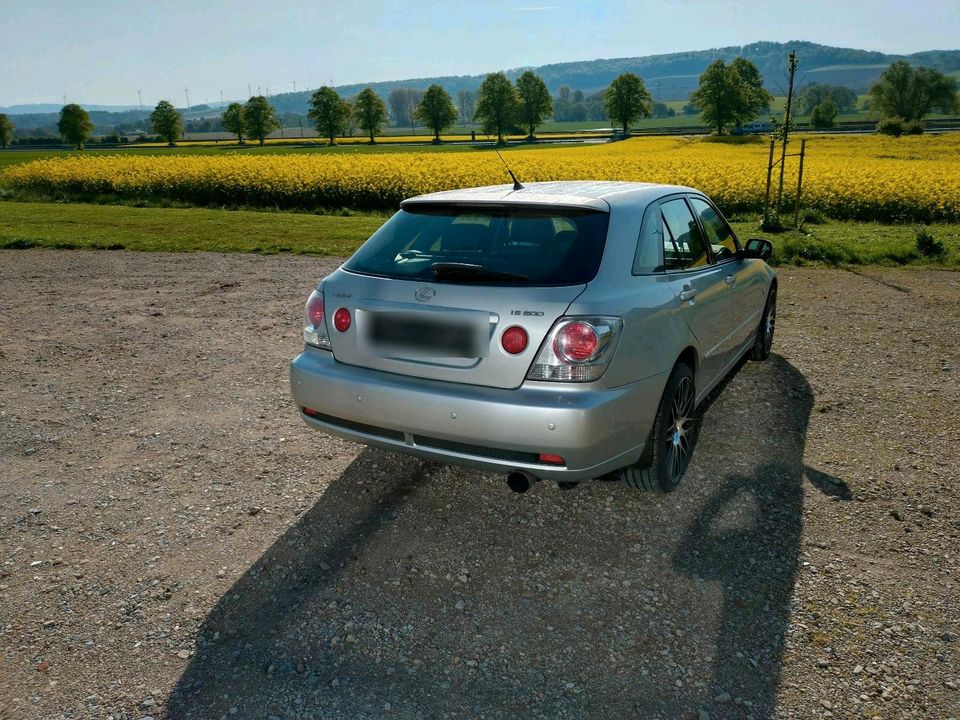 Lexus IS 200 Sportcross in Hameln