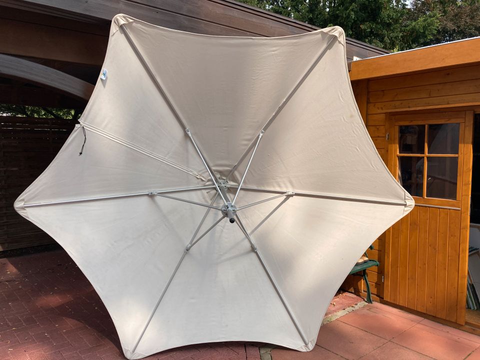 Sonnenschirm  Ambrosa 300 cm Durchmesser in Isernhagen