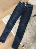 Dunkelblaue Levis-Jeans 710 Baden-Württemberg - Ötigheim Vorschau