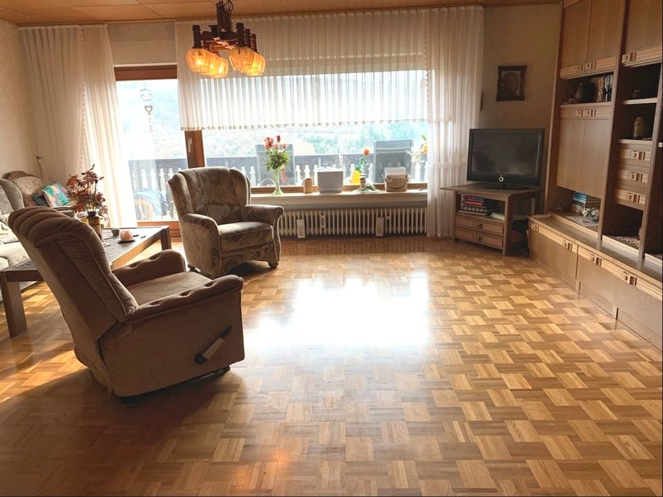 Großes Wohnhaus mit Einliegerwohnung in schöner Wohnlage in Kirchen (Sieg)