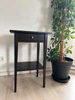 IKEA Hemnes Nachttisch in schwarz-braun mit Schublade Berlin - Charlottenburg Vorschau