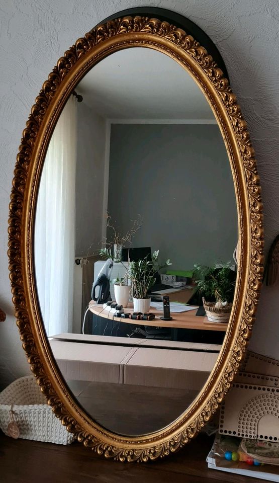 Ovaler Spiegel in Lastrup