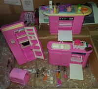 Rarität Barbie 1990, 90er Jahre, Kühlschrank, Ofen, Spüle u.a. Bayern - Riedenburg Vorschau