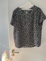 Damen Tshirt Blumen schwarz weiß 50/52 Nordrhein-Westfalen - Olpe Vorschau