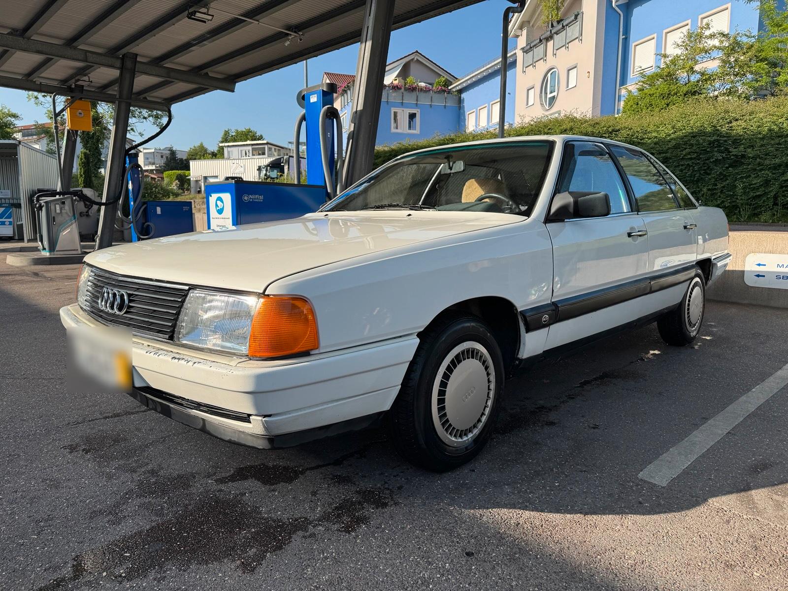 Abbildung des Autos Audi 100 1.8 mit H-Zulas…