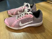 Turnschuhe Nike Größe 36,5 rosa Bayern - Karlsfeld Vorschau