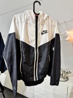 Nike Damen Windbreaker mit Kapuze XS Jacke Bayern - Ungerhausen Vorschau