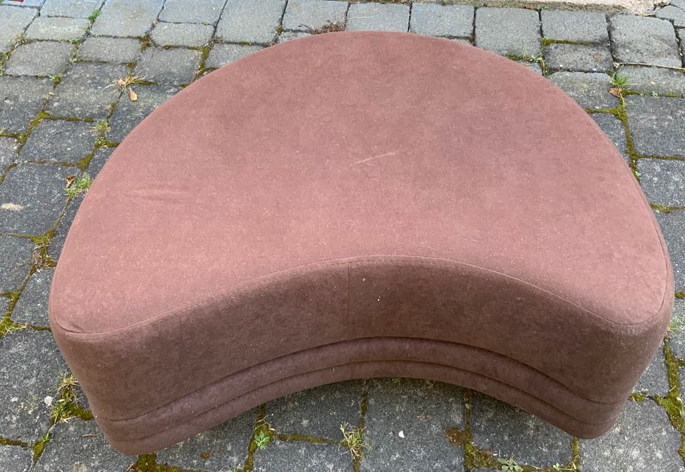 Sofa halbrund mit zwei Hockern in Höxter