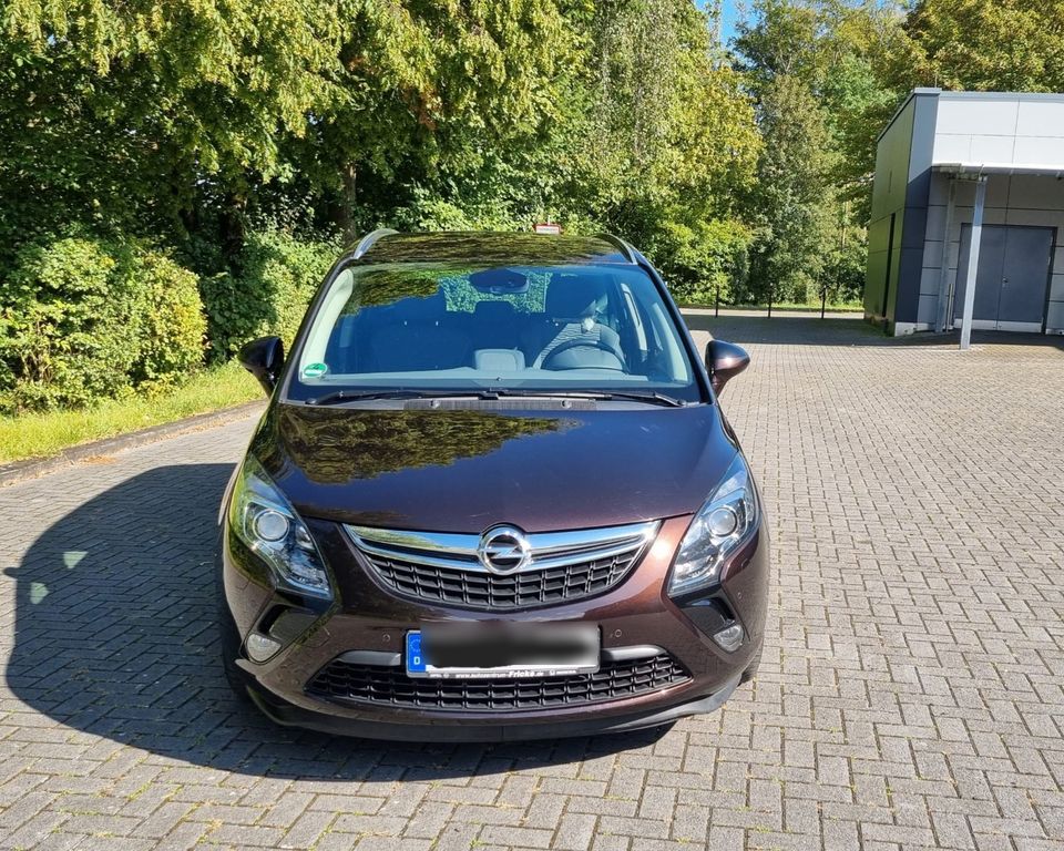 Opel Zafira Tourer 2,0 Innovation - TÜV / Inspektion NEU in Paderborn