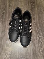 Adidas Sneaker Schuhe schwarz flache Sohle Gr. 42 Saarland - Schwalbach Vorschau