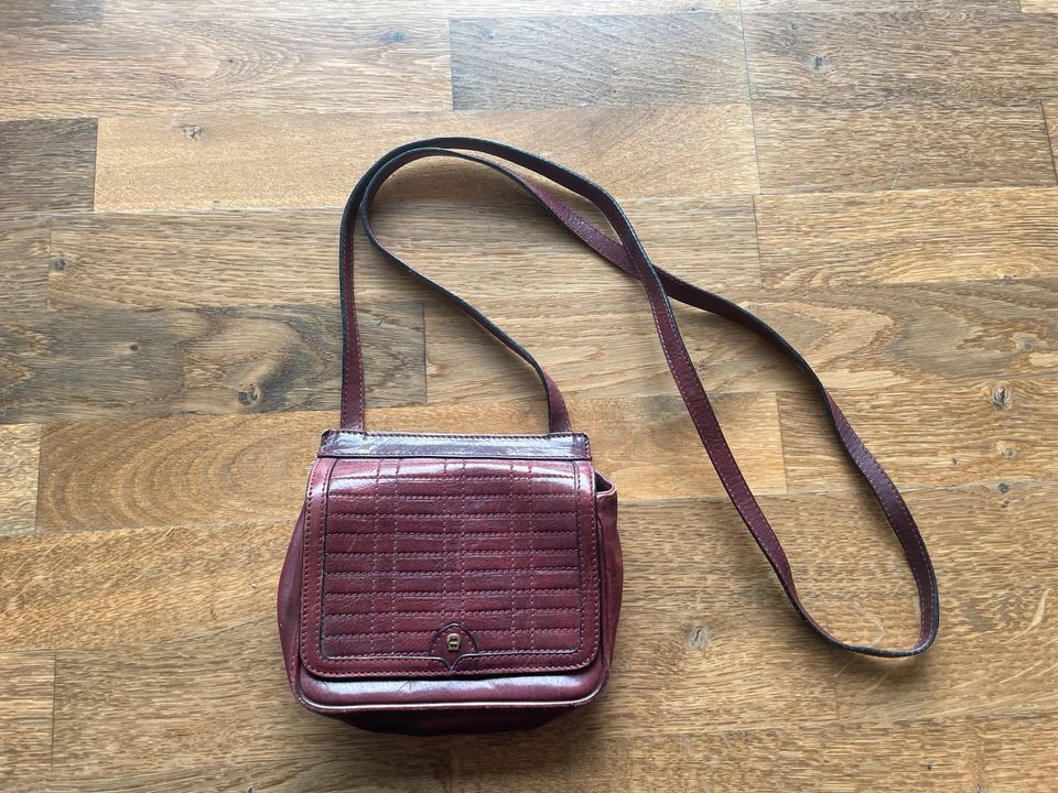 Aigner Vintage Tasche Weinrot Rot Braun in Hessen - Wiesbaden | eBay  Kleinanzeigen ist jetzt Kleinanzeigen