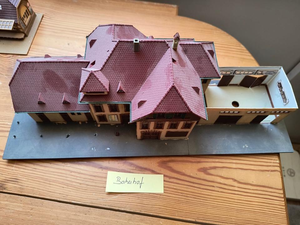 Verkaufe schöne verschiedene Modellbahn Häuser Spur H0 in Höhenberg i. T.