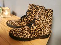 Tod's Stiefel Stiefeletten Größe 39 Leopardenmuster Hessen - Gründau Vorschau