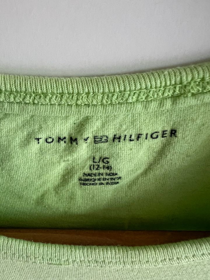Tommy Hilfiger T-Shirt für Mädchen in Gr. 152 / L in Wennigsen