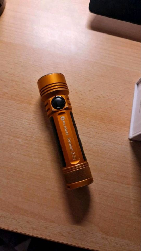 Olight Seeker 2 Pro Taschenlampe 3200 Lumen OVP Orange in Bad Salzdetfurth