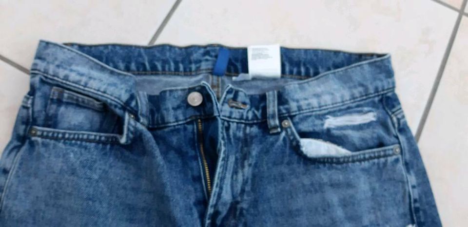 Jeans von H&M -Divided / Größe:32 slim / in Großrosseln