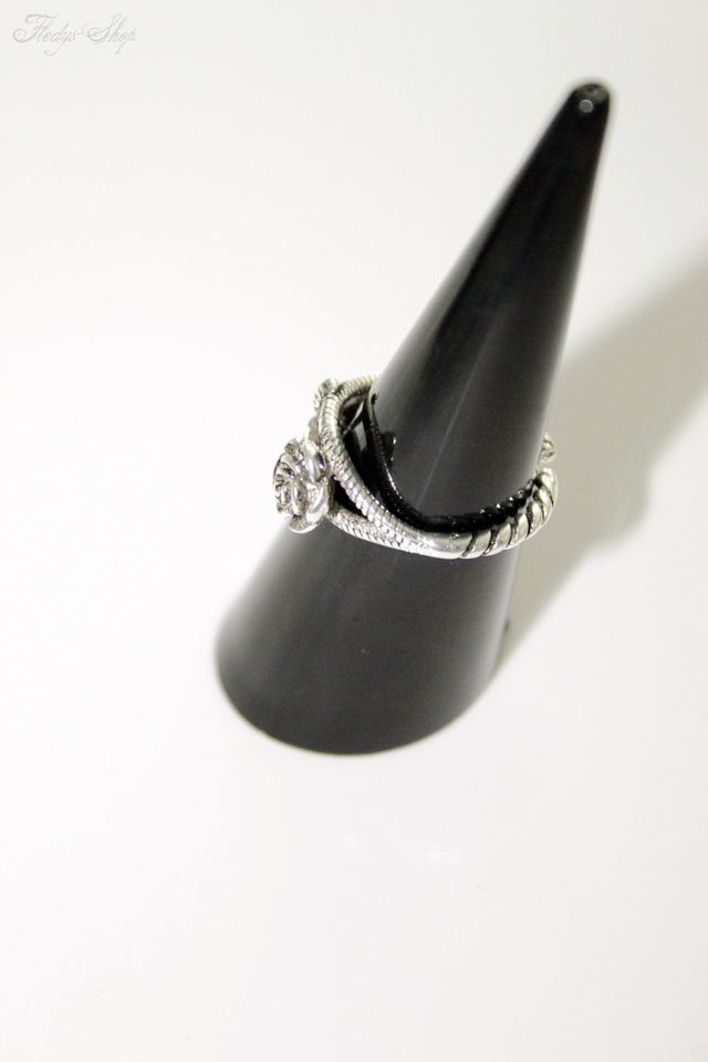 Fledys-Shop Collection Black Rose Fingerring Gothic Stil in Striegistal