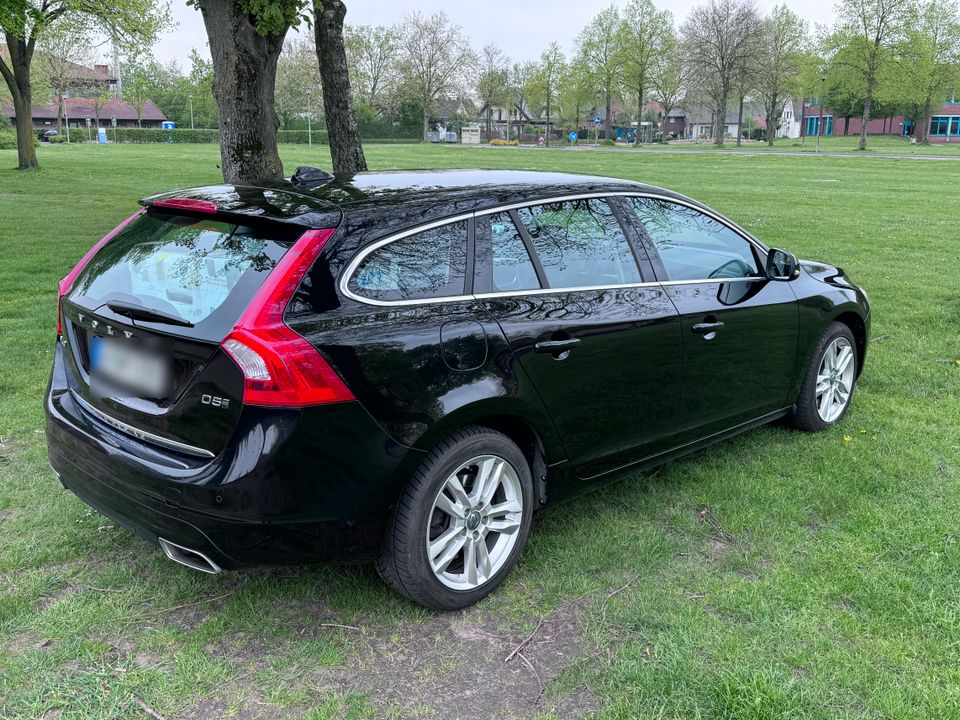 Volvo V60 D4 TWIN ENGINE Plug-in-Hybrid D5 TÜV NEU Diesel Hybrid in Olfen