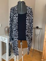 Gestuz Strickjacke Zebra schwarz weiß 36 S Animal Print Bayern - Hallbergmoos Vorschau