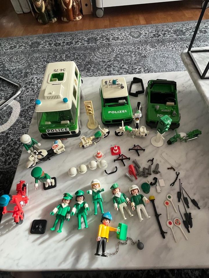 Playmobil Konvolut Zirkus Polizei Baustelle in Höchberg