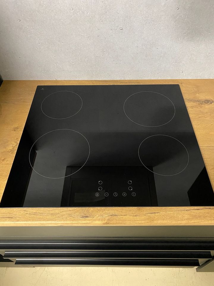 !Neu!Küche mit E-Geräte schwarz -matt 8553 in Mössingen