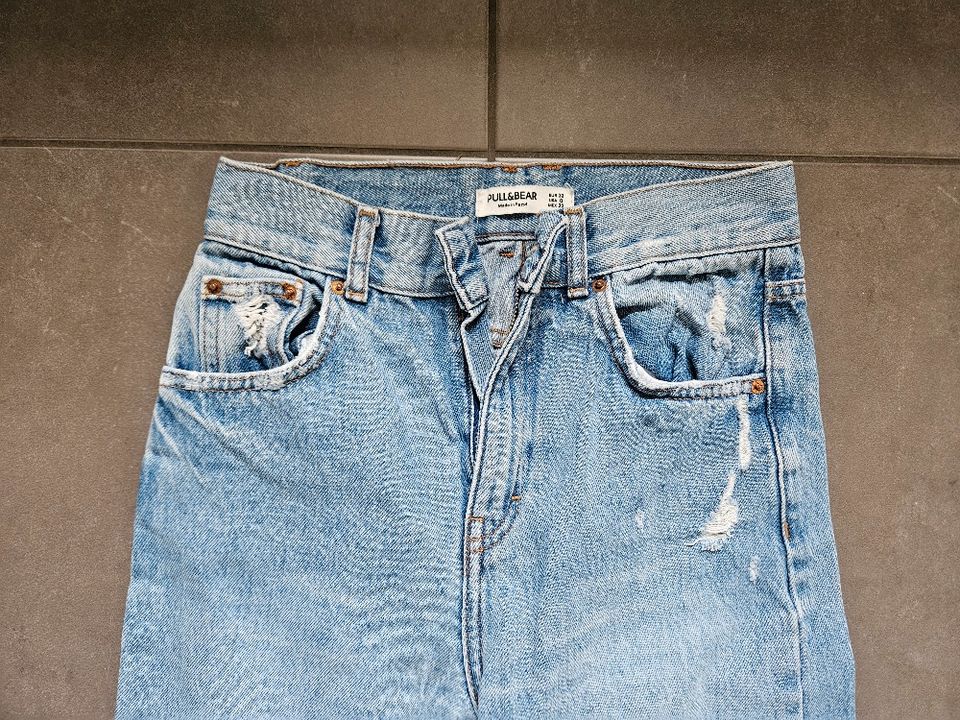 Pull & Bear Jeans Gr 32 Hellblau Top in Schildow