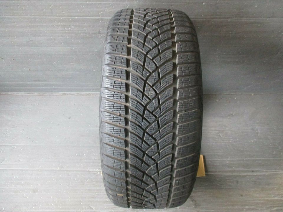 Winterreifen 255/45R19 104V Goodyear UG Performance G1 in Freudenstadt