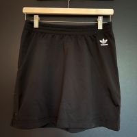 Adidas Minirock Highwaist Knopfleiste schwarz - S Baden-Württemberg - Freiburg im Breisgau Vorschau