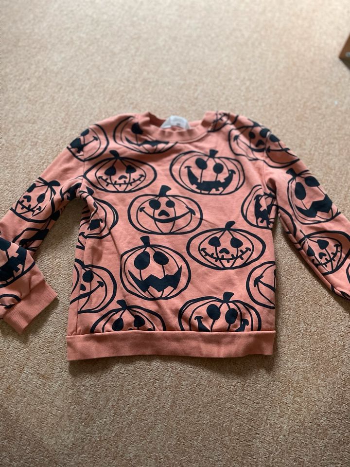 Halloween Pullover H&M Gr. 122 in Waldau